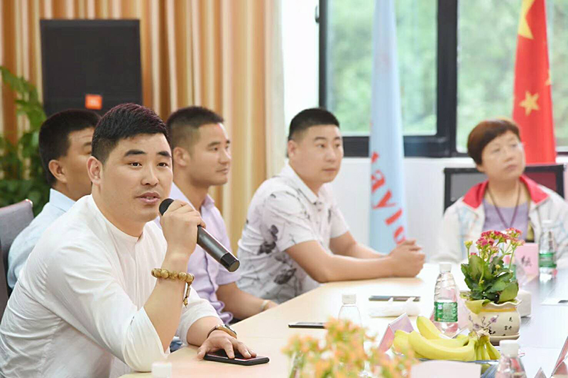 商會領導蒞臨泰來包裝指導工作 商會領導蒞臨泰來包裝指導工作